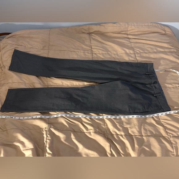 Old Navy Men’s Ultimate Slim Fit Chinos Dark Gray - Picture 4 of 5